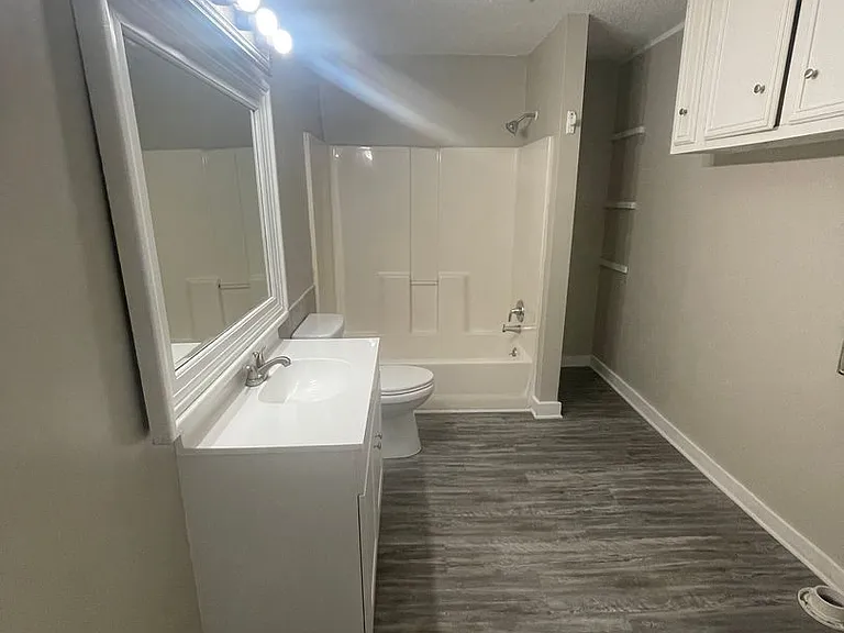 2443 Myers St — Photo 8