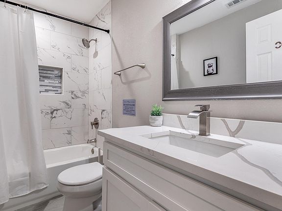 Bathroom "C" Rooms: 3C, 2C, 1C