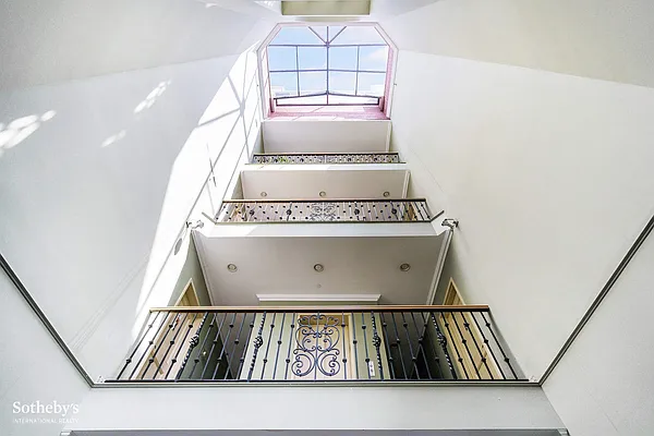 Sold by Sotheby's International Realty | media 6