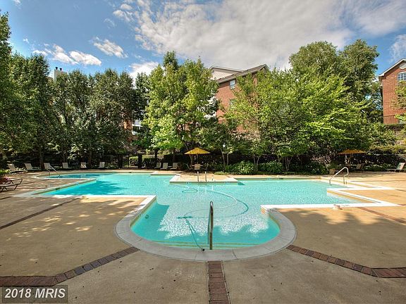 4th image of 1534 Lincoln Way APT 302