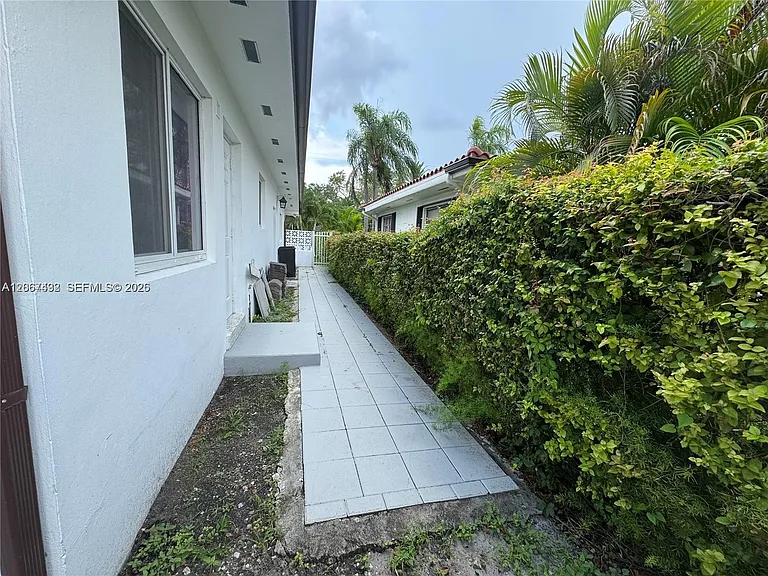 146 Ponce De Leon Blvd — Photo 10