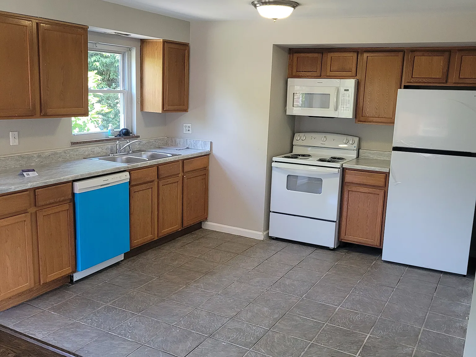 2 bed, 1048 sqft, $1,250 — Photo 4