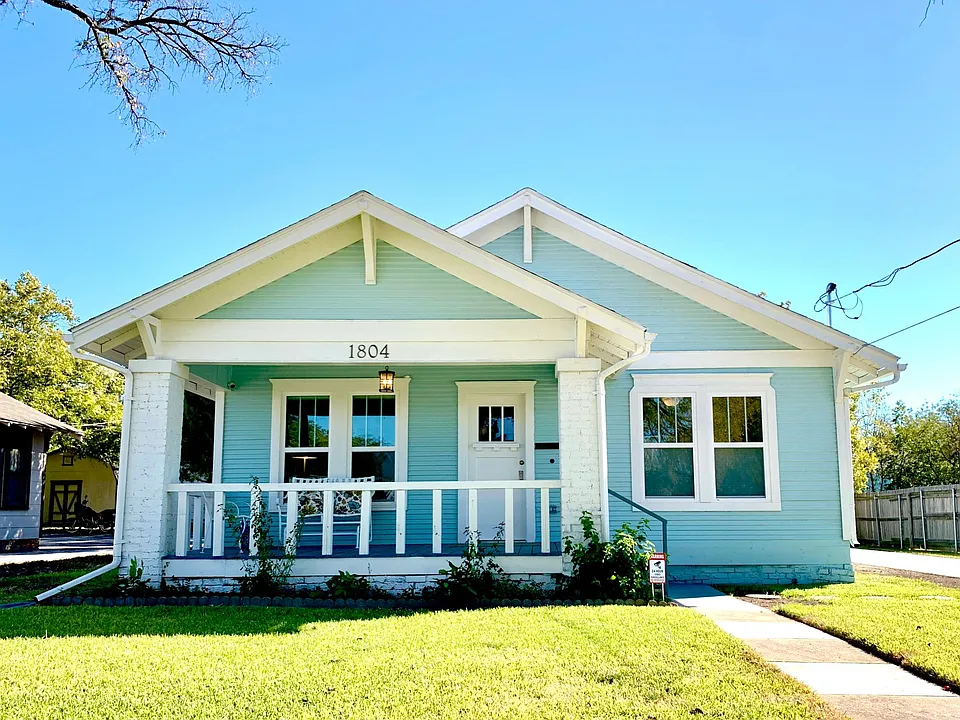1804 N Elm St