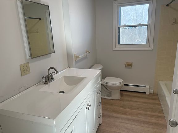 5th image of 40 Glenwood St #1