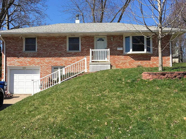 822 Cimarron Dr — Photo 1