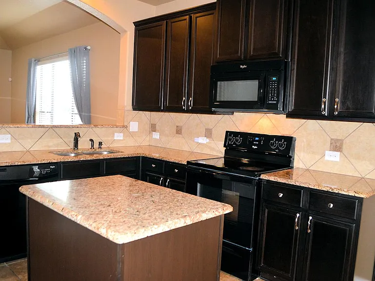 3943 Grissom Grv — Photo 7