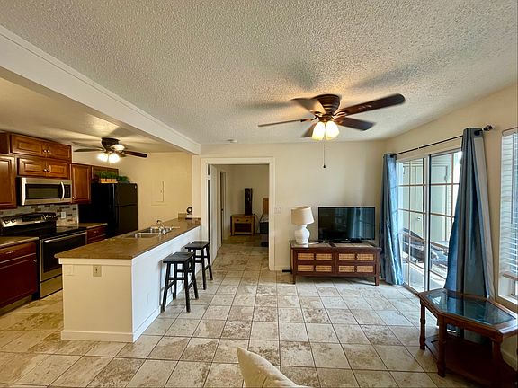 2nd image of 68-3883 Lua Kula St APT 301