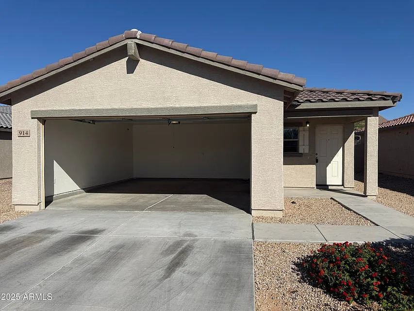 3 bed, 1328 sqft, $1,600 — Photo 2