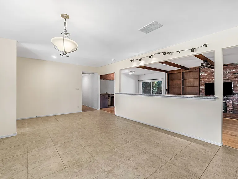 5170 E Huntington Ave — Photo 11