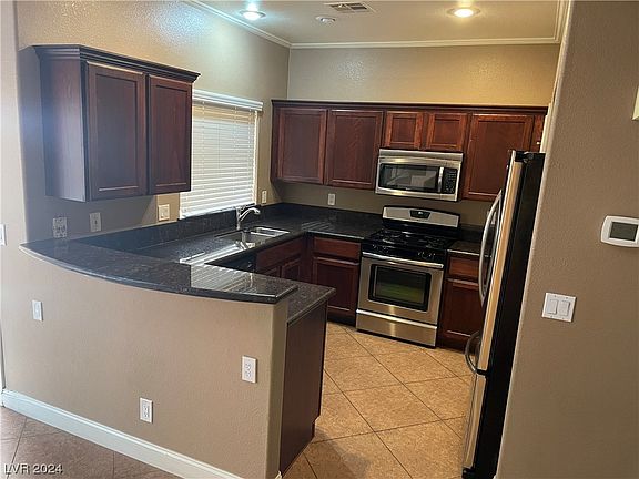 4th image of 877 Park Walk Ave