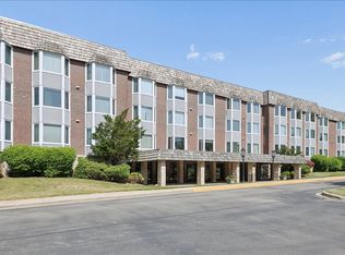 400 Ascot Dr APT 3e, Park Ridge, IL 60068
