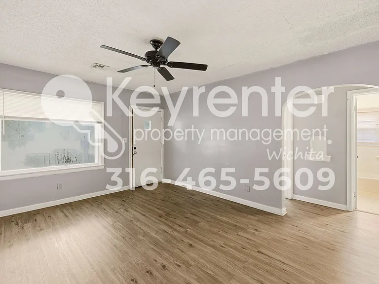915 N Harding Ave — Photo 7