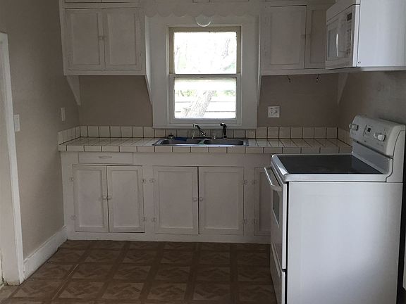 4th image of 821 Live Oak St #A
