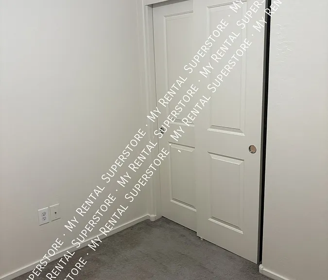 2321 E Hidalgo Ave — Photo 3