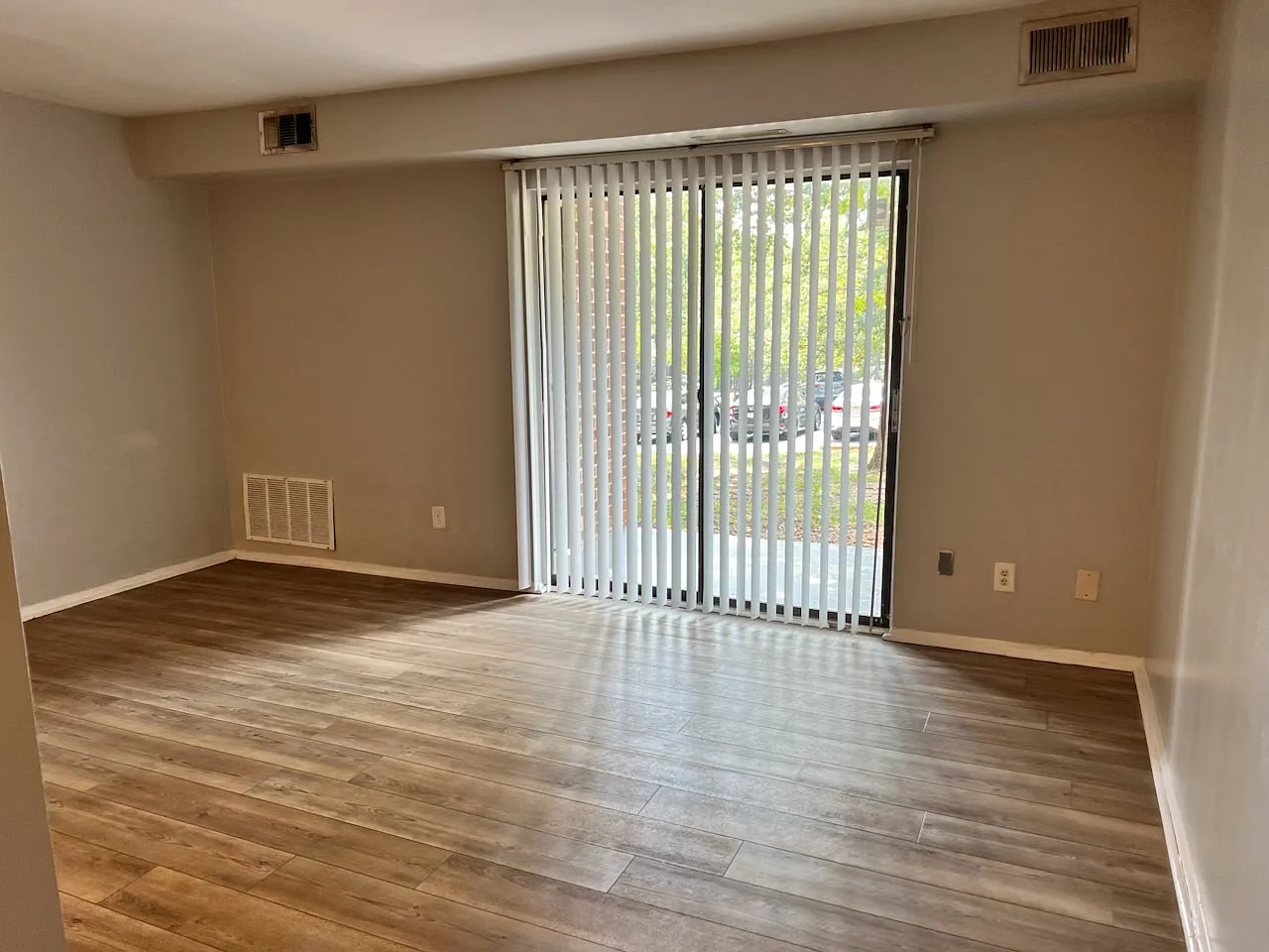 2 bed, 1000 sqft, $1,250 — Photo 4