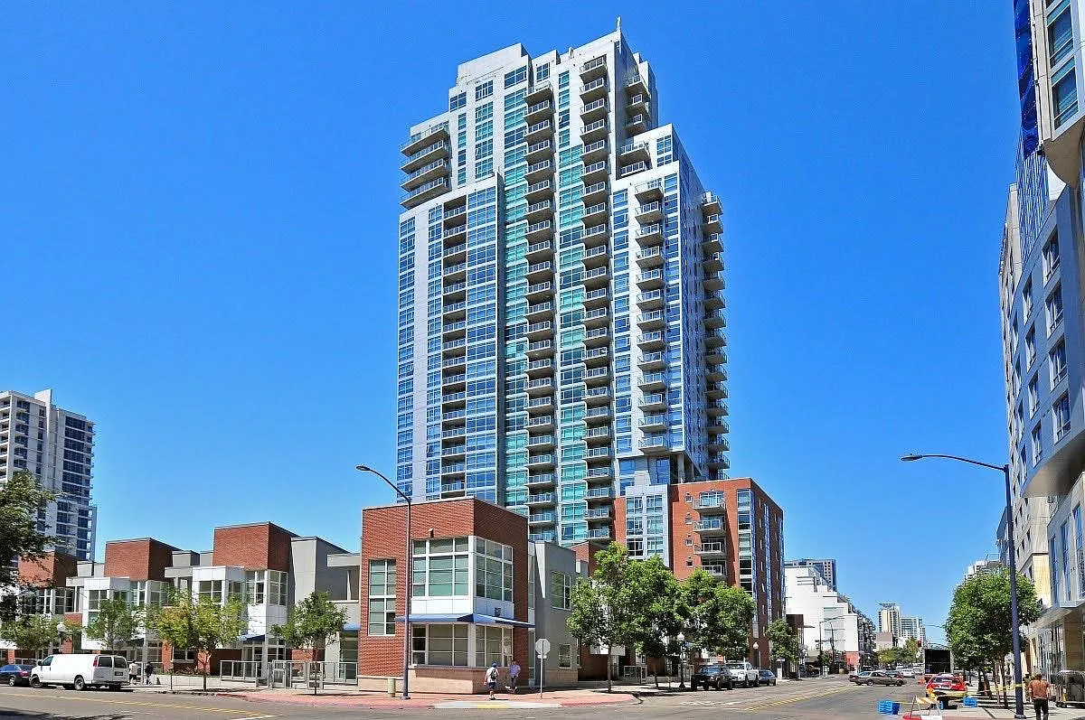 800 The Mark Ln — Photo 3
