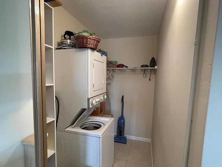 208 Valencia Dr #I — Photo 10