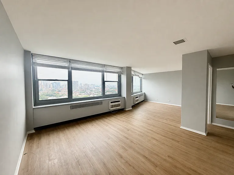 555 W Cornelia Ave #1605 — Photo 4