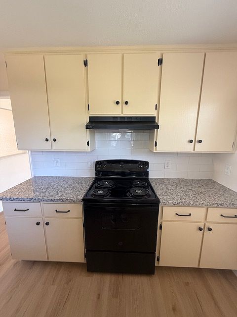 Beautiful kitchen with new counter tops and appliances.