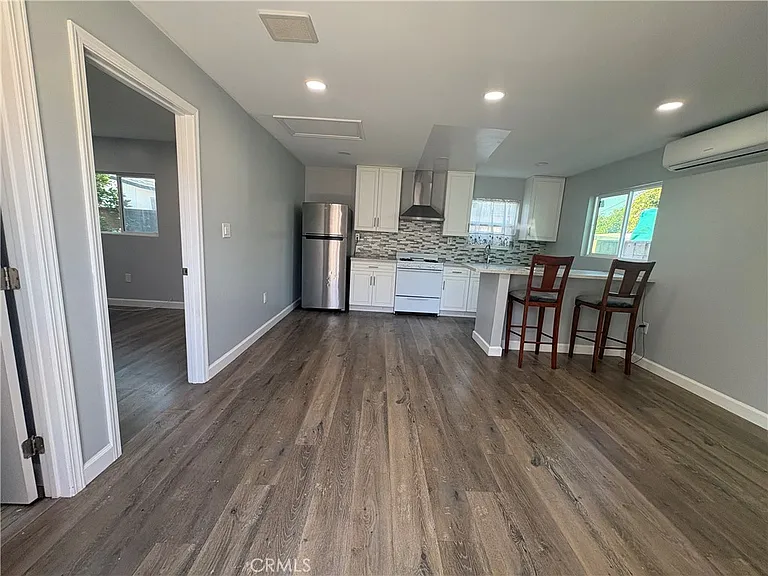 145 W 118th Pl — Photo 3