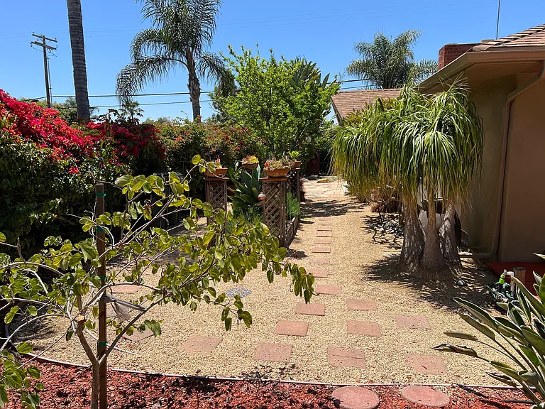 805 Regal Rd — Photo 32