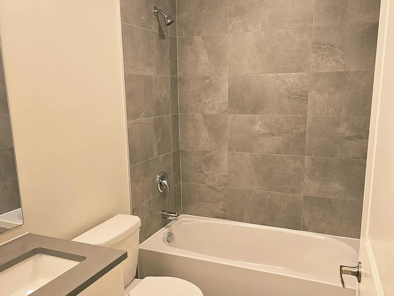 38 Annie Craig Dr #Penthouse 207 — Photo 9
