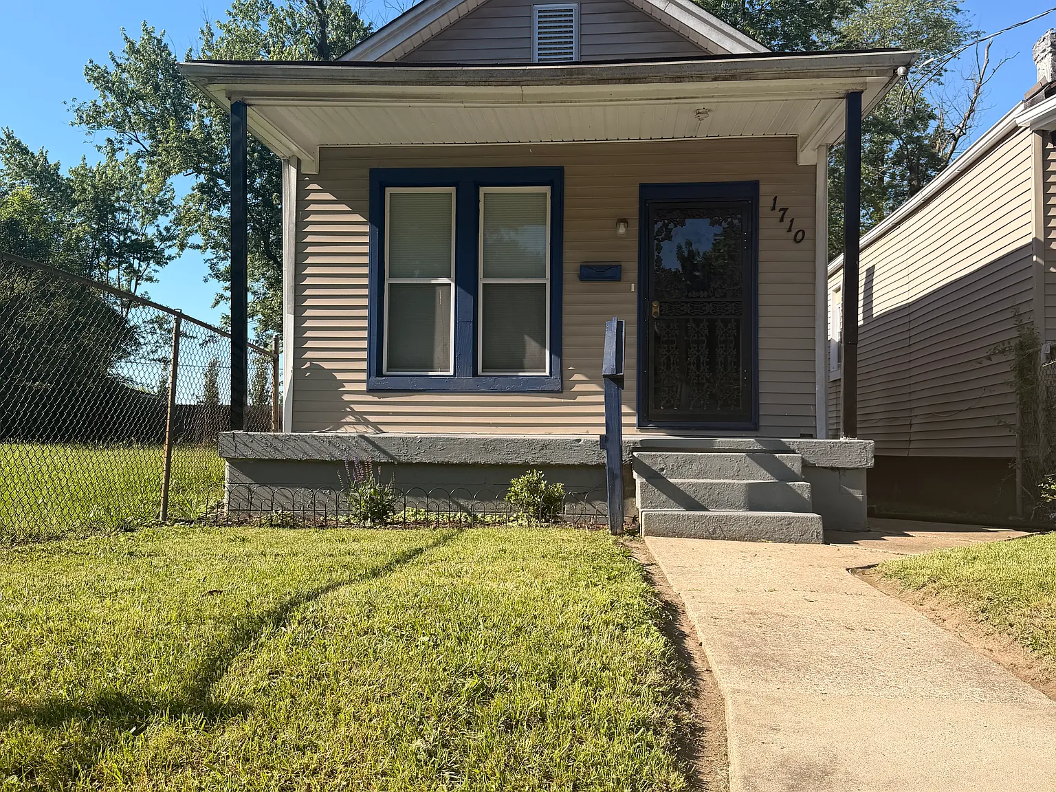 2 bed, 720 sqft, $1,000 — Photo 2