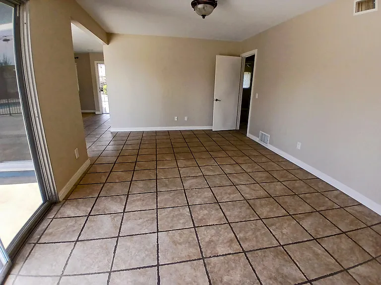 2638 E Sycamore St — Photo 6