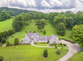 1420 Sharps Ridge Ln, La Follette, TN 37766