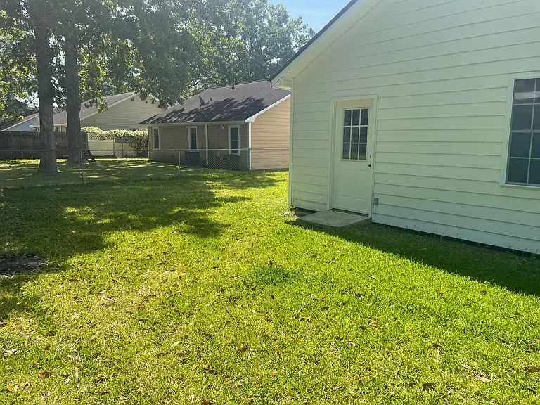 137 Manchester Rd — Photo 11