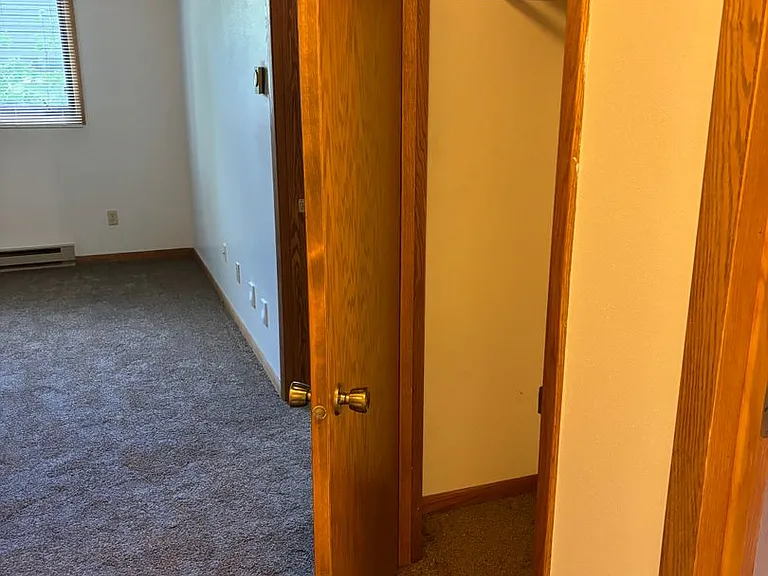 653 Brooks Pl — Photo 4