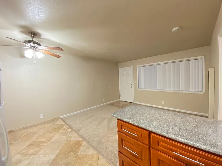 Almaden Plaza Apartments — Photo 6