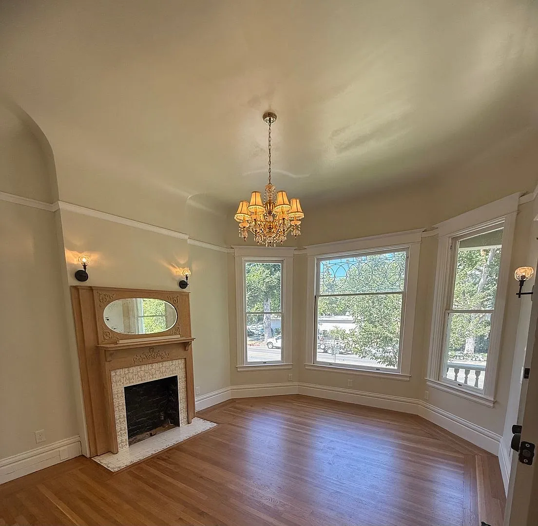 2210 Capitol Ave — Photo 2