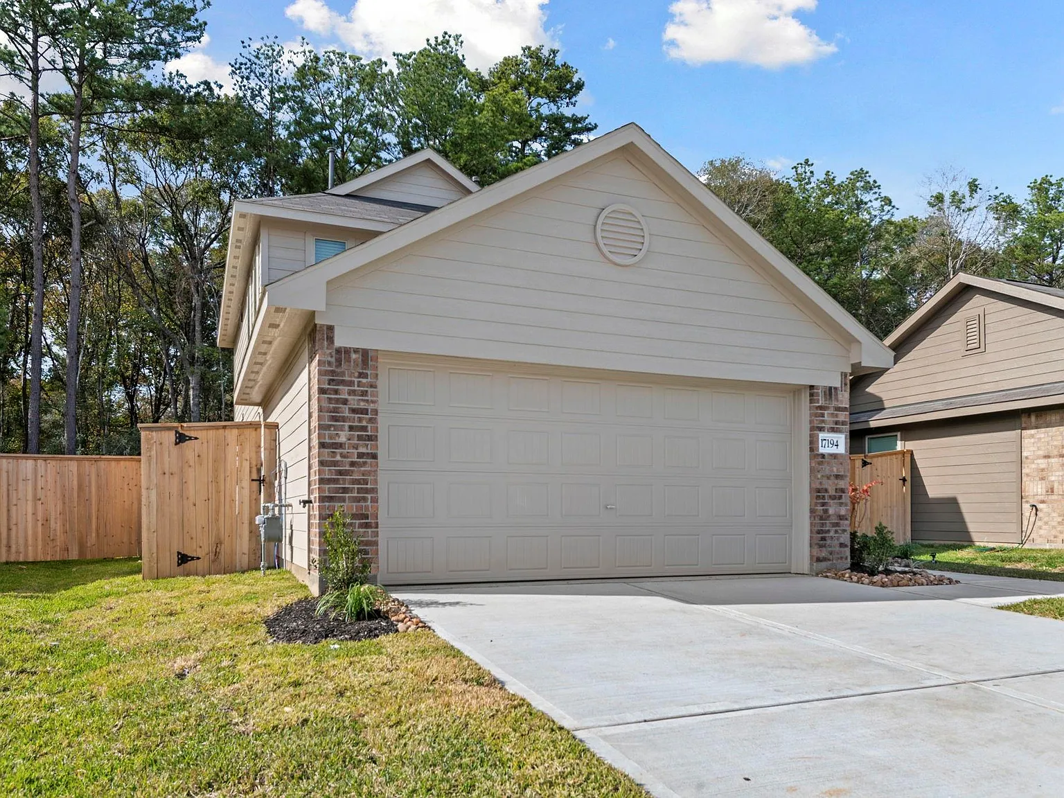 4 bed, 2.5 bath, 1860 sqft, $2,150 — Photo 3
