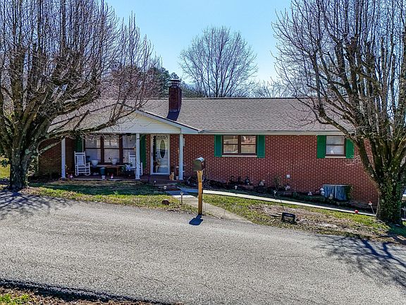 3rd image of 402 Rosedale Ave