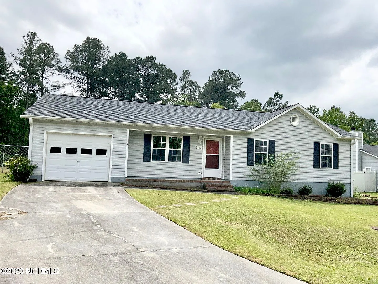 3 Bedroom 2 Bath Home Located Between MCAS New River and MCB Camp LeJeune — Photo 3