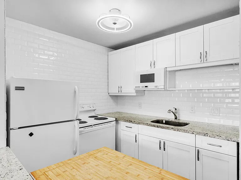 127 Westbury #G — Photo 9