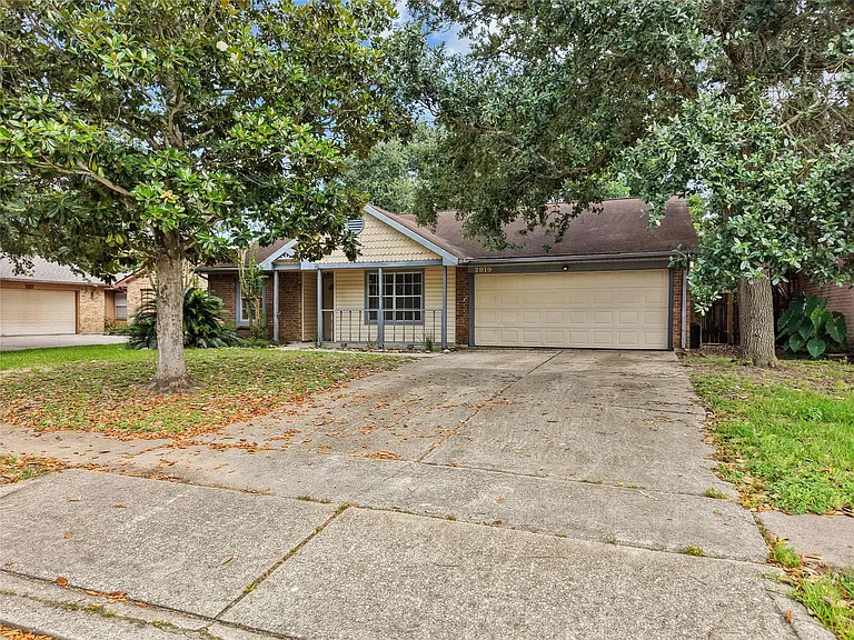 2819 Sugar Wood Dr — Photo 2