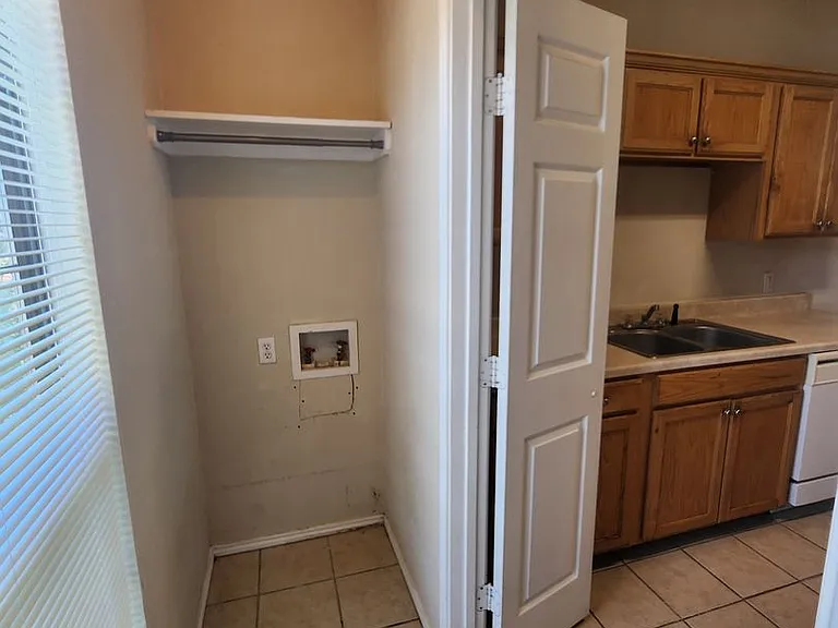 106 Collett Ct — Photo 8