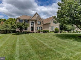 101 Five Farms Cir, Avondale, PA 19311
