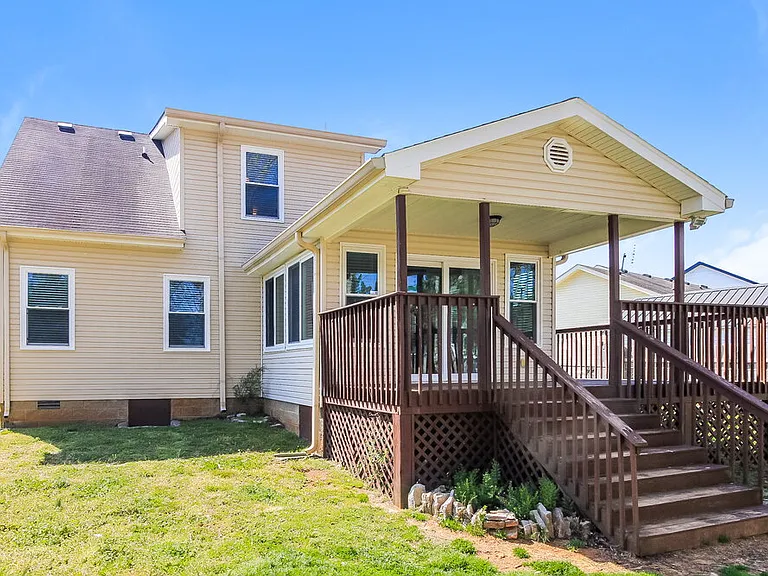 245 Heritage Cir E — Photo 17