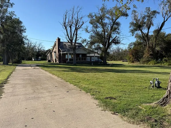 5109 N Pennington Rd, Hutchinson, KS 67502