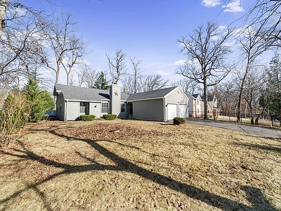 2nd image of 586 Holiday Dr