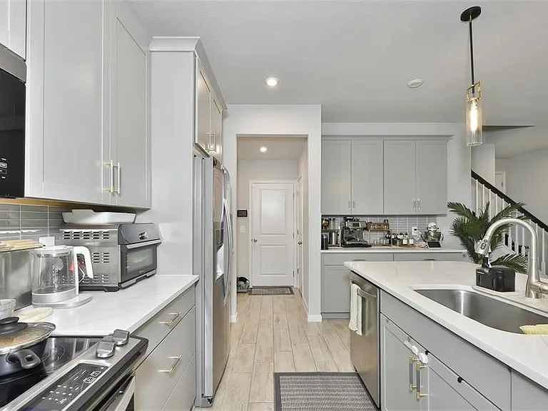 1123 Creek Valley Ct — Photo 8