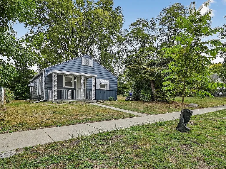 1274 W Green St — Photo 2