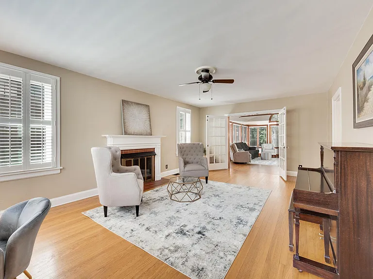 1114 Woodvale Dr — Photo 16