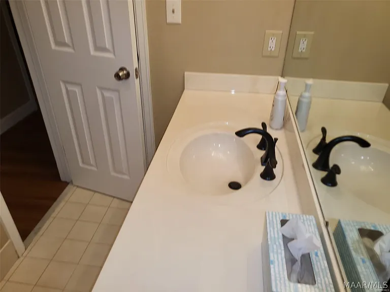 1516 Charleton Dr — Photo 17