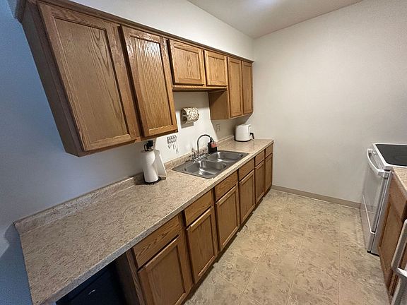 3rd image of 2320 Woodrow Ct #4