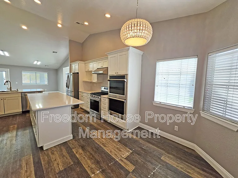 3630 E Vineyard Dr N — Photo 17