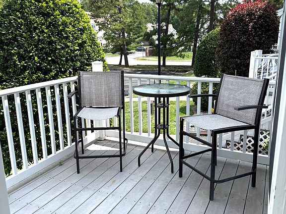 3rd image of 4716 Boxwood Pl